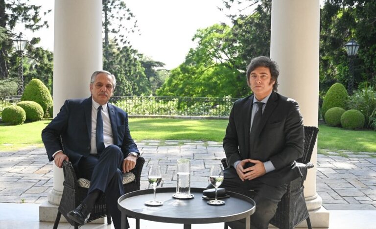 La transición en Argentina comienza con reunión entre Fernández y Milei