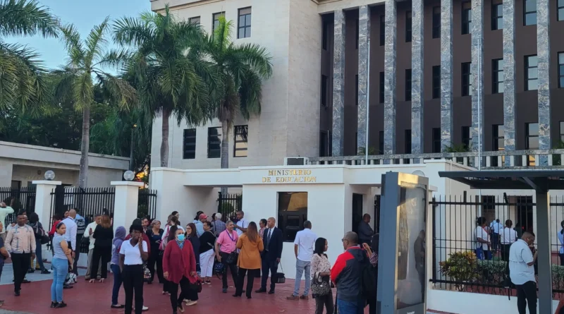 Ministerio de Educación ofrece detalles sobre conato de incendio en sus instalaciones de la Gómez