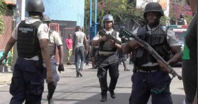 Policía de Haití abate a cuatro sospechosos y recupera armas