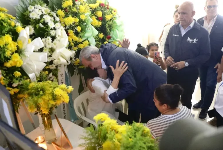 Presidente recorre zonas afectadas por las lluvias