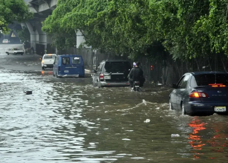 Seguirán lluvias y viento; hay alerta en 26 provincias
