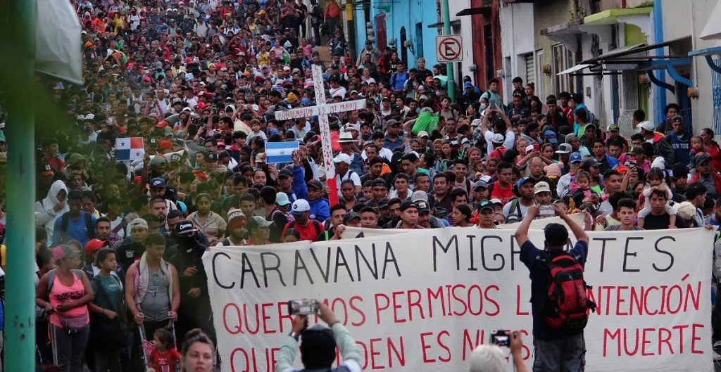1200 migrantes salen desde México para unirse a caravana hacia EU