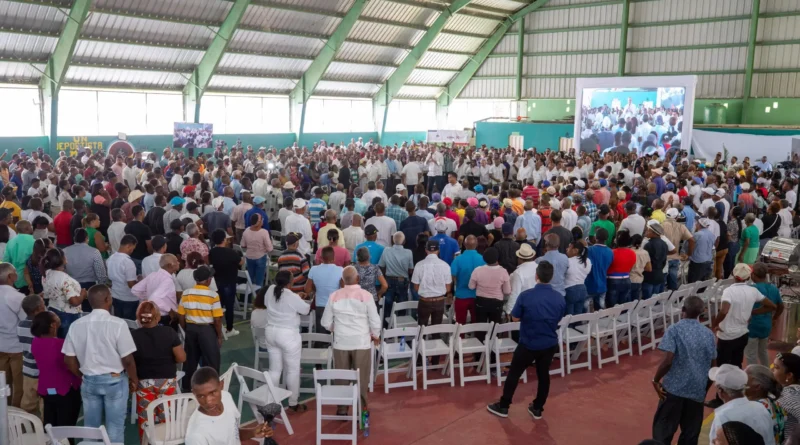 Presidente Abinader entrega 1188 títulos de propiedad en Elías Piña y Dajabón