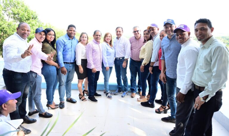 Abel inicia recorrido de fin de año en Santiago; visita candidato a alcalde Hato del Yaque