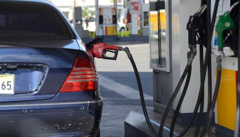 Baja entre 2 y 9 pesos precios de combustibles en Rep. Dominicana