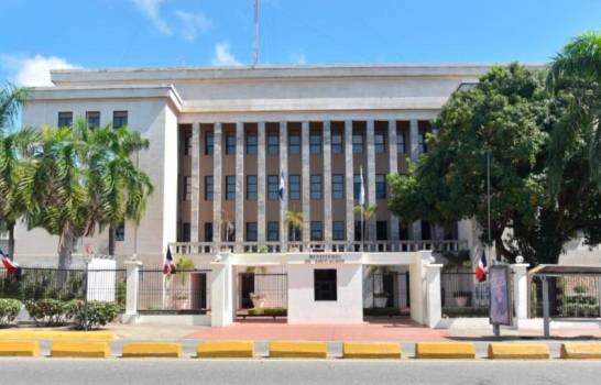 Compras y Contrataciones aclara no puede anular contrato entre Minerd y la UAPA