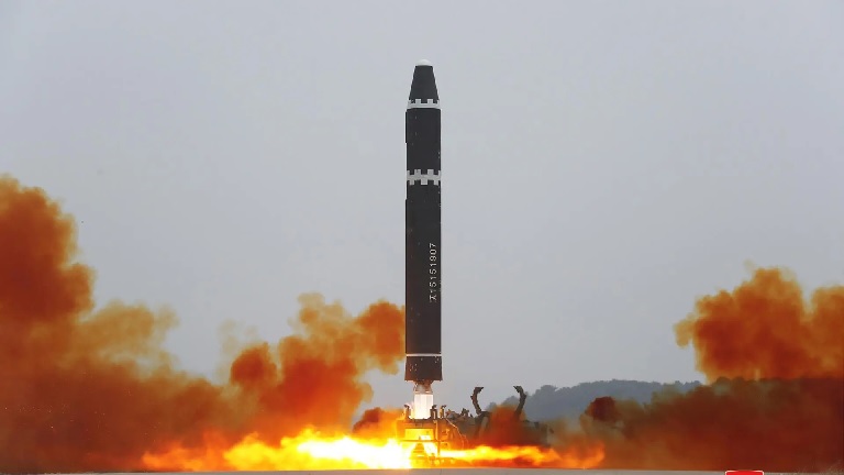 Corea del Sur, los EE.UU y Japón «responderán» a misil norcoreano
