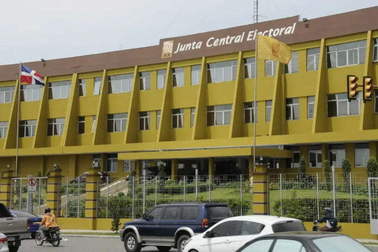 Empleados públicos no ejerzan jerarquía podrán ser candidatos sin tomar licencia