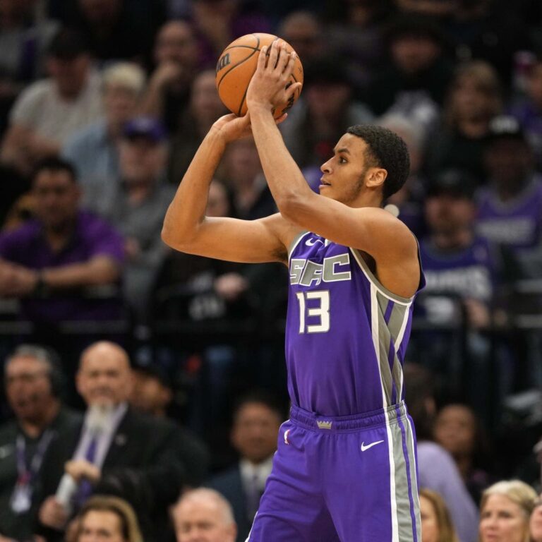 Keegan Murray eclipsa récord triples de Thompson