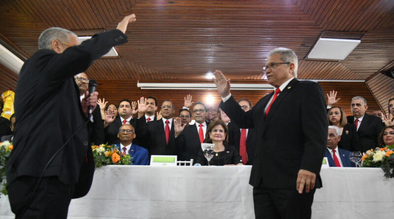 Waldo Ariel Suero juramenta por sexta vez como presidente CMD