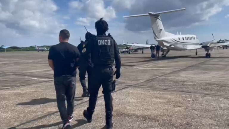 Entregan a EU dominicano acusado de tráfico internacional de drogas