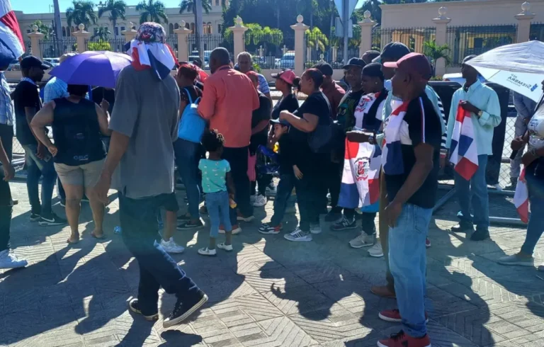 Afectados instan presidente decrete cese práctica desalojo