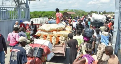 Haitianos logran cruzar al mercado de Dajabón para adquirir productos