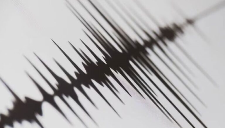 Más de 1.700 réplicas tras sismo de 7,6 en Filipinas que activó alerta de tsunami