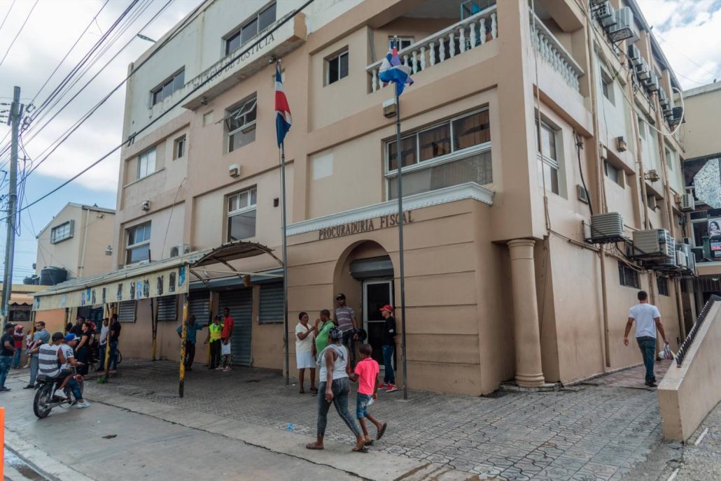 Condenan a 13 años de prisión a hombre por agresión y robo a motoconchista en Santo Domingo Este