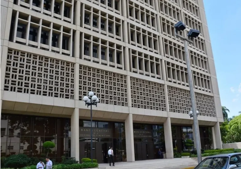 Banco Central dice tasa del dólar cerró este jueves en 58.63 en RD