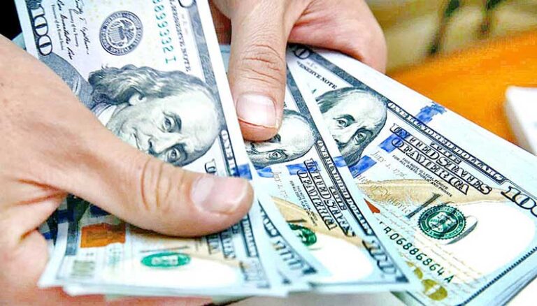 El dólar se cambia este lunes a 58.69 pesos dominicanos