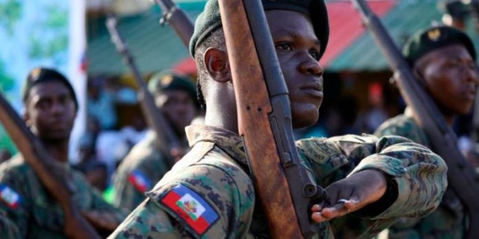 Miembros del ejército haitiano declaran la guerra al Primer Ministro Ariel Henry