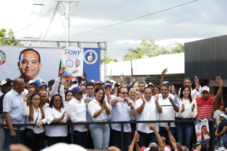 Tony Marte retira su candidatura para apoyar a Betty Gerónimo