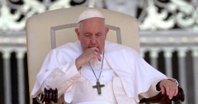 Vaticano matiza que la bendición de parejas homosexuales no será «litúrgica»