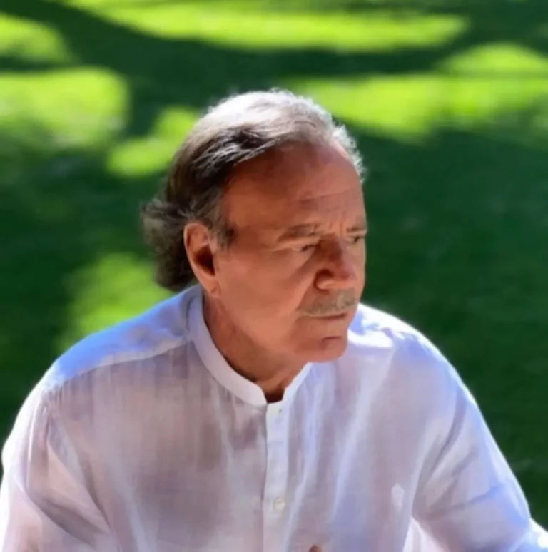 Decomisan alijo de frutas y vegetales a Julio Iglesias en aeropuerto de Punta Cana