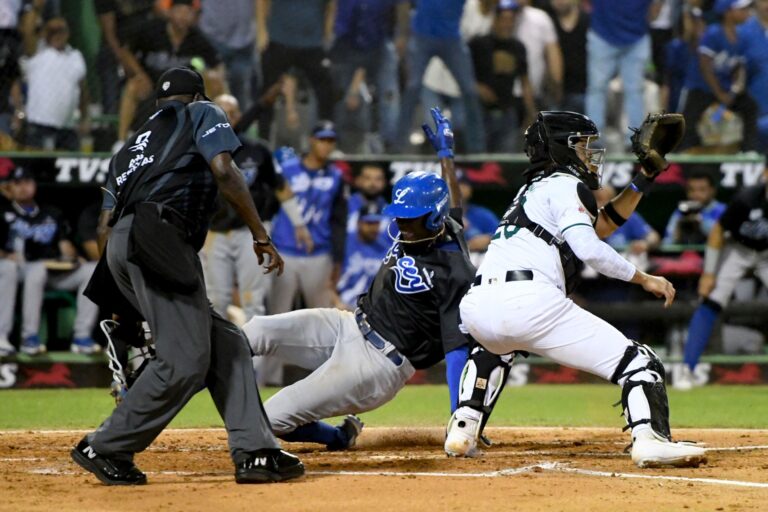 Tigres del Licey blanquean a las Estrellas en final beisbol de la RD