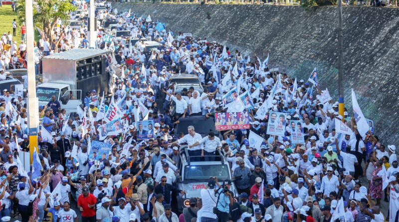 PRM y aliados movilizan miles de personas en marcha-caravana
