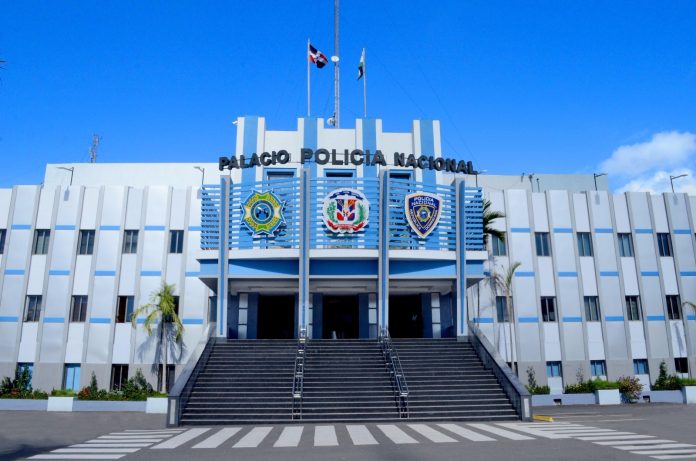 Agente policial mata a su pareja, en el primer feminicidio del año en la RD