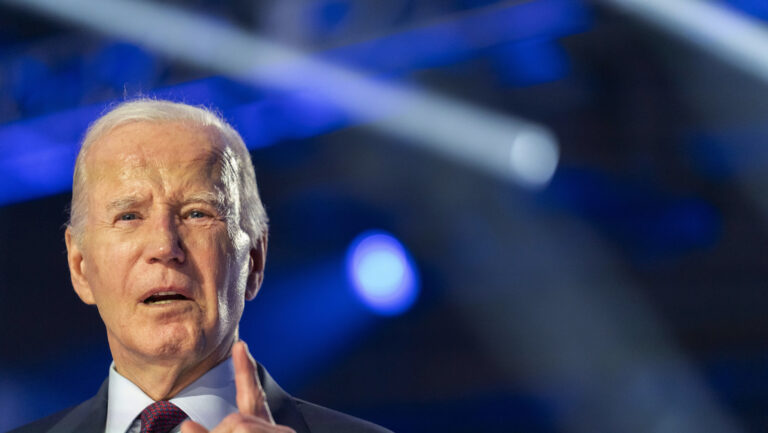 Biden cuenta que se reunió con presidente murió hace 27 años