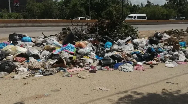 La basura arropa el municipio de Boca Chica