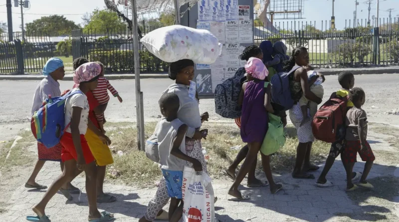 Centenares haitianos dejan sus hogares por las bandas