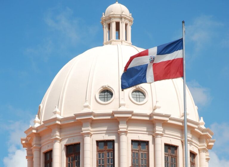 El Poder Ejecutivo ha dejado de asignar más de RD$494 mil millones a ayuntamientos