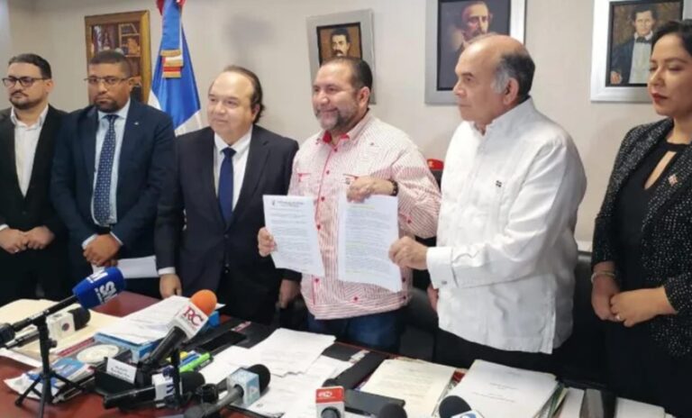FNP entrega propuestas de cambio a ley crea DNI
