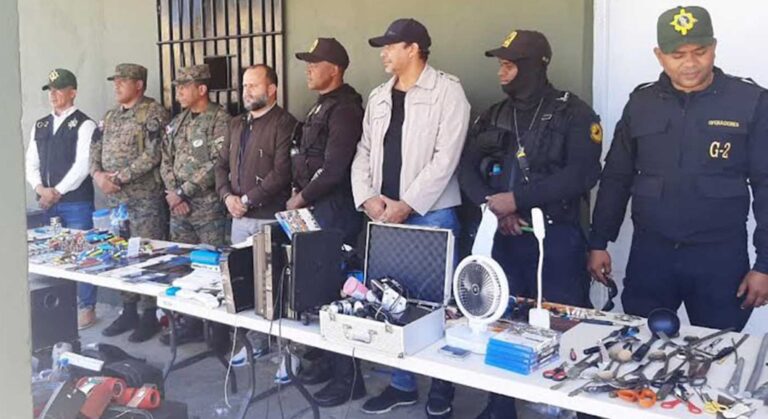 Requisan dos cárceles en La Vega y cambian al personal