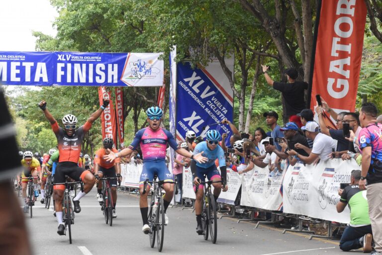 Luis Gómez gana II etapa de la Vuelta Ciclística Independencia