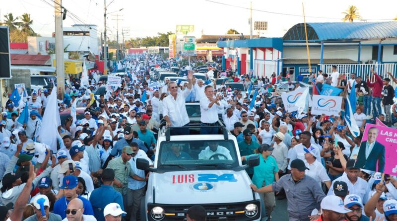 Abinader recorre zonas Sánchez Ramírez junto a candidatos PRM