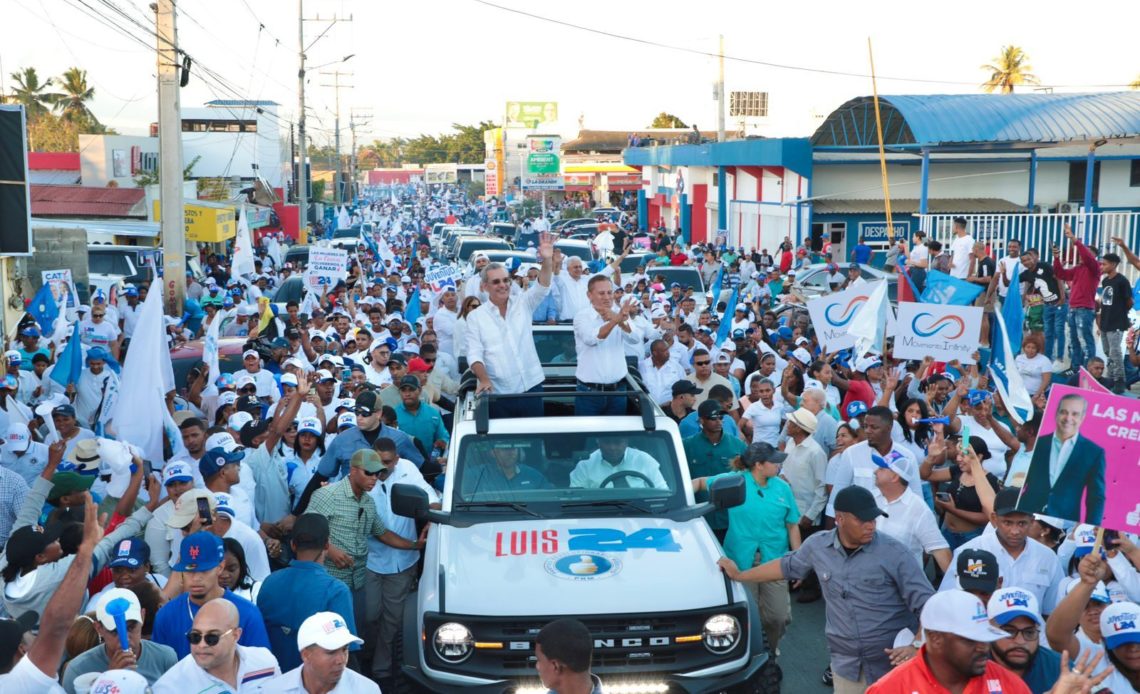 Abinader recorre zonas Sánchez Ramírez junto a candidatos PRM