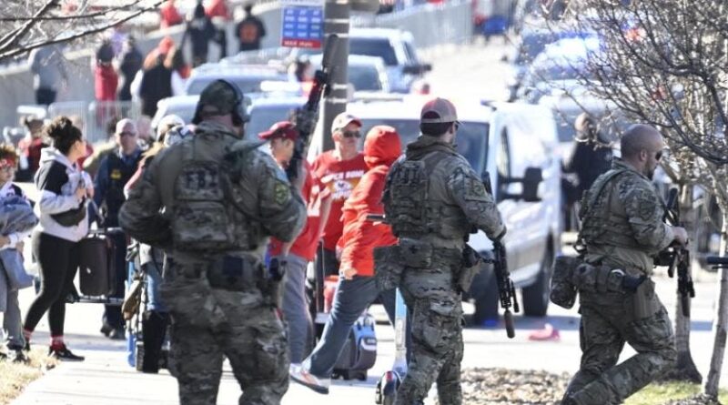 Tiroteo en desfile del Super Bowl deja un muerto y más de 20 heridos