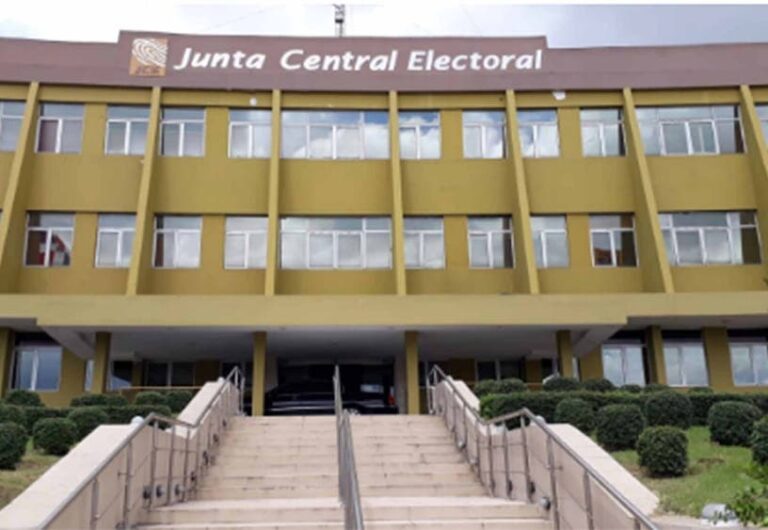 PLD, FP, y PRD inscriben candidaturas presidenciales separadas para mayo