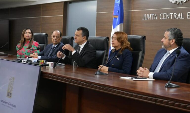 La JCE rechaza una solicitud para realizar encuestas a boca de urna