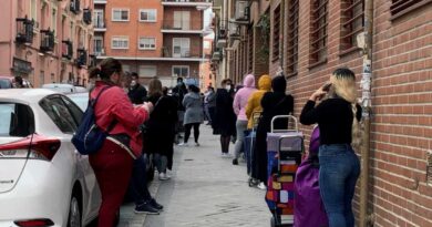 La triste realidad de latinoamericanos en España: familias completas en una habitación