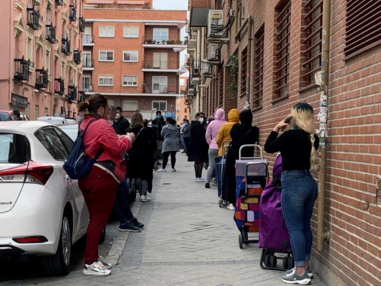 La triste realidad de latinoamericanos en España: familias completas en una habitación