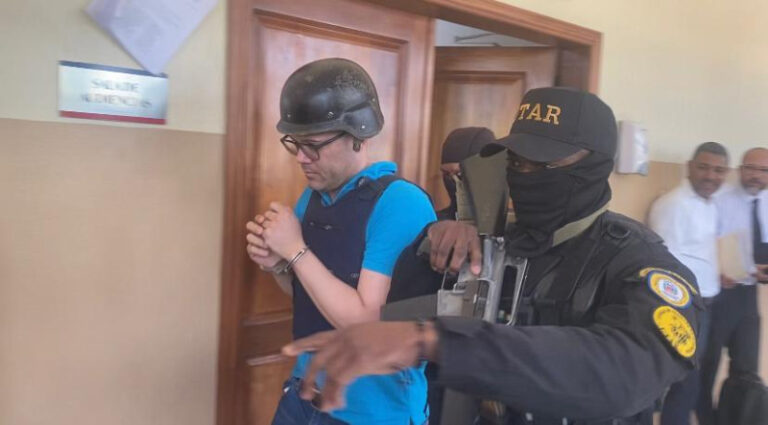 Le cantan 20 años de prisión al profesor John Kelly Martínez por muerte de Esmeralda Richiez