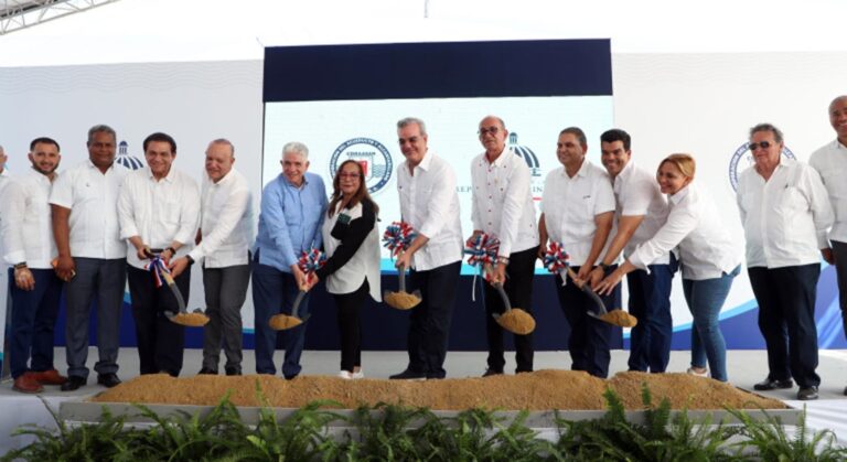 Abinader entregó obras en el Cibao; inició otras dos
