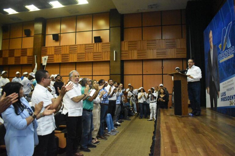 Avanzada Democrática Moderna abarrota Club Mauricio Báez en masivo acto de apoyo a Guillermo Moreno y demás candidatos del PRM