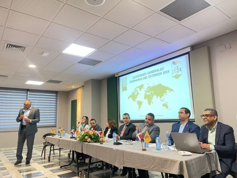 Comisión de la JCE verifica en Europa montaje para elecciones del 19 de mayo; Jáquez Liranzo llama a dominicanos a elegir “ir a votar”