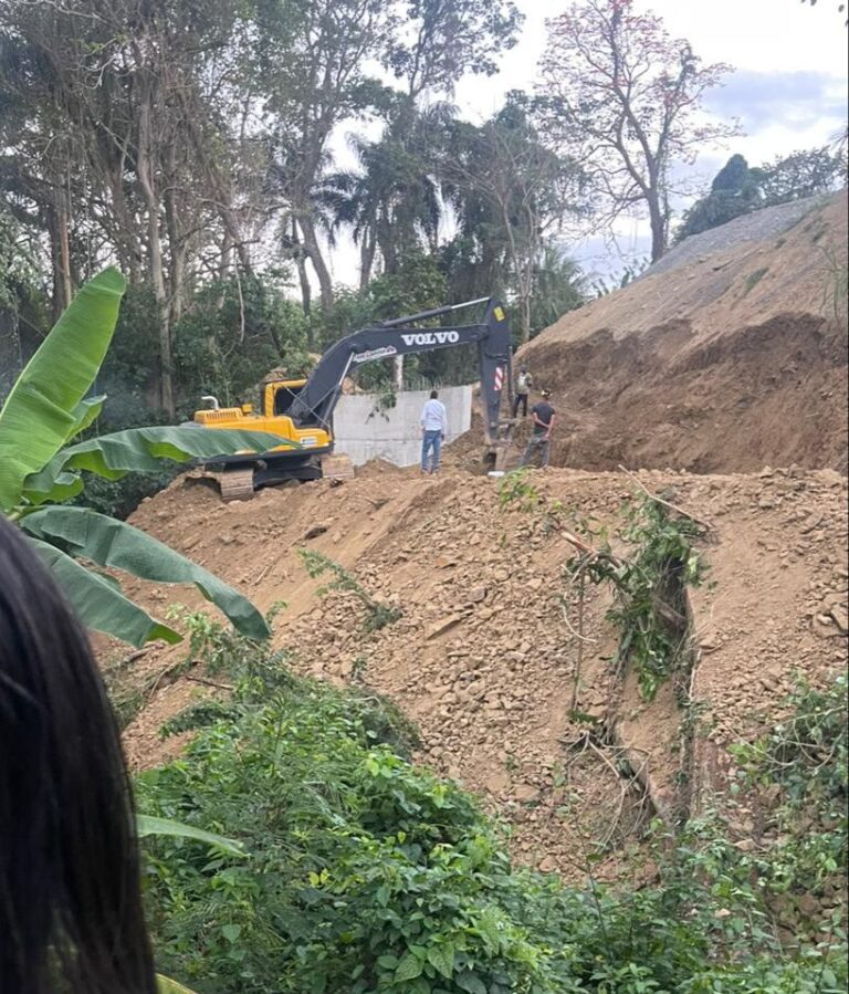 Comunitarios de El Quemado en La Vega denuncian empresa privada se apropia terrenos