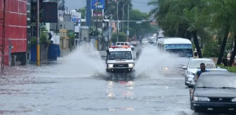 Fuertes aguaceros, tormentas eléctricas y ráfagas de viento esta tarde