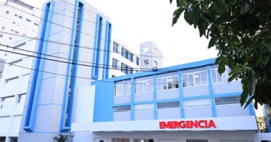Gobierno entrega dos hospitales remozados
