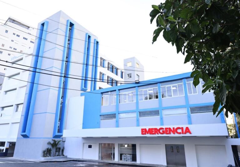 Gobierno entrega dos hospitales remozados